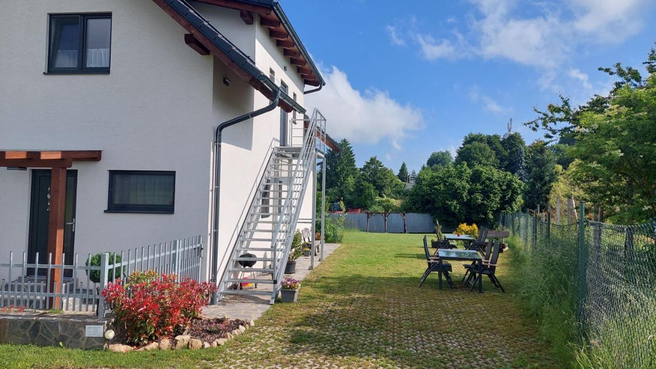 Apartmany Kohoutek A Slepicka V Novohradskych Horach Nove Hrady  Exterior photo
