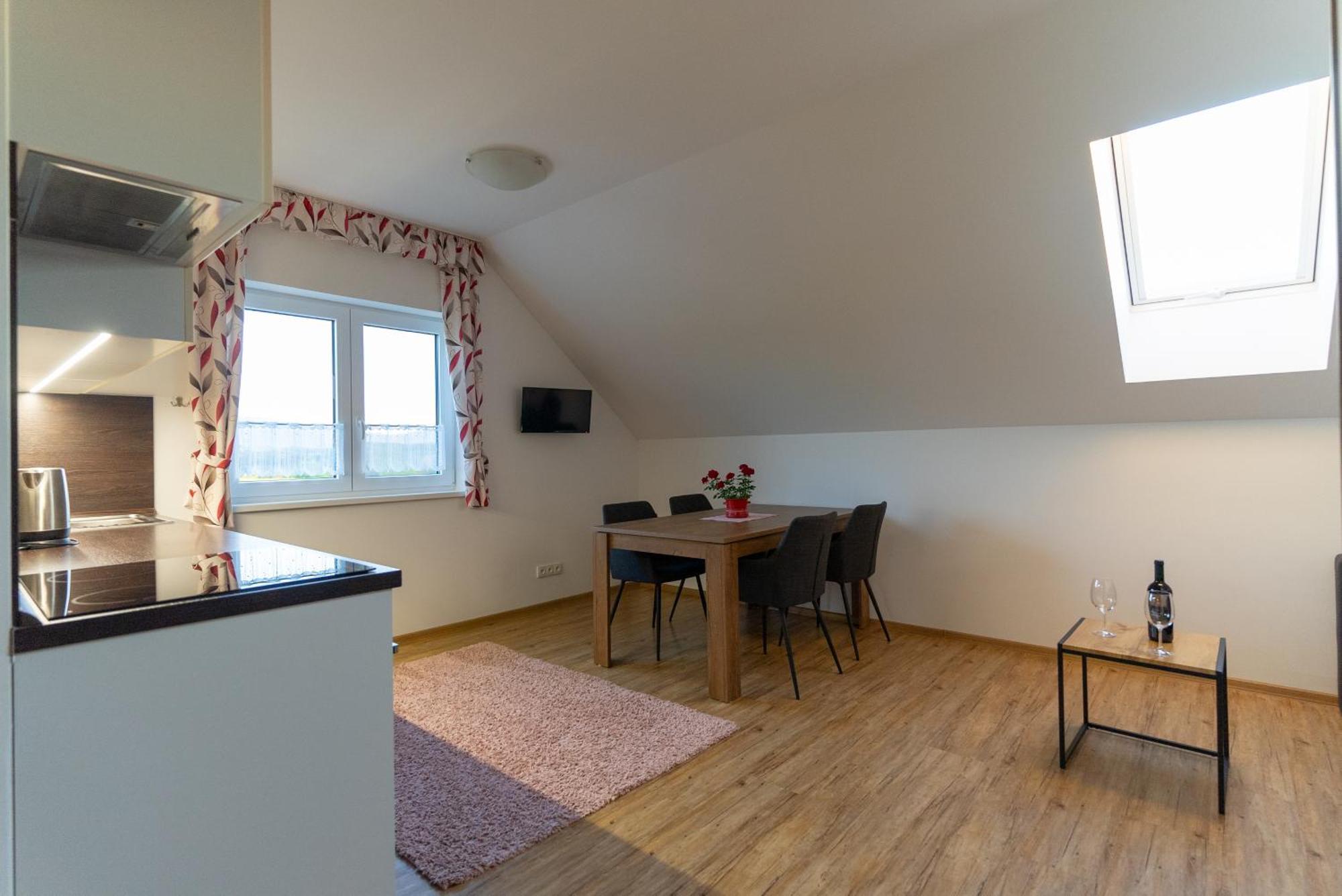 Apartmany Kohoutek A Slepicka V Novohradskych Horach Nove Hrady  Exterior photo