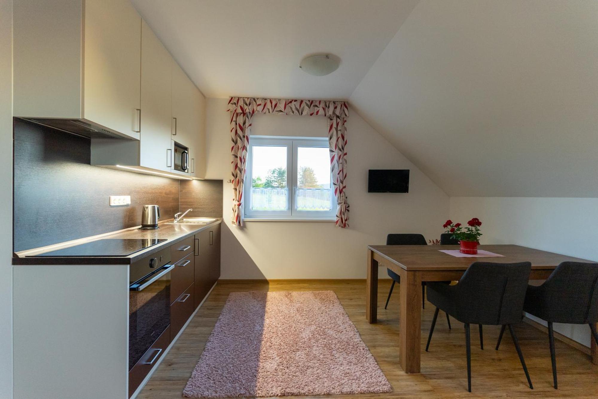 Apartmany Kohoutek A Slepicka V Novohradskych Horach Nove Hrady  Exterior photo